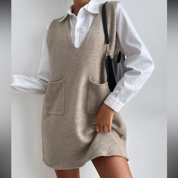 Sweater dress with pockets - Picture 3 of 11